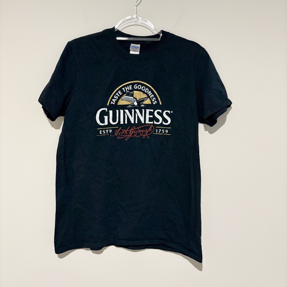 Gildan Y2k Guinness taste the goodness Tshirt black size‎ medium